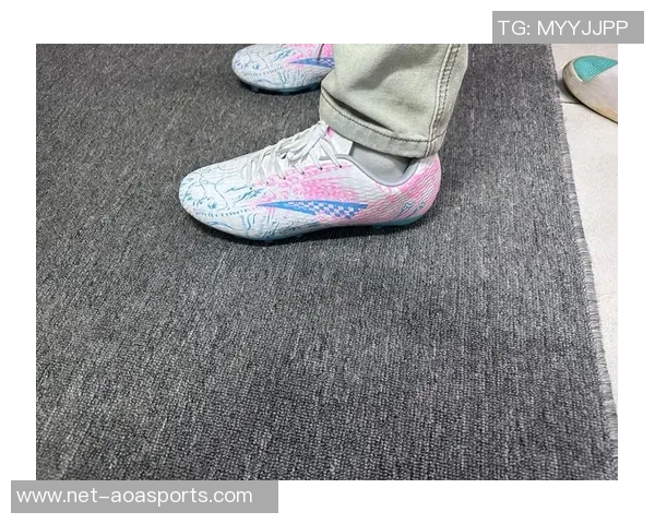 前锋足球鞋的选择与搭配技巧助你在赛场上大放异彩 前锋足球鞋的选择与搭配技巧助你在赛场上大放异彩